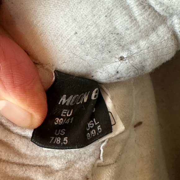 Moon Boots by Tecnica Size 7-8.5. Red. Great Condition! - Picture 5 of 6